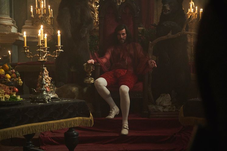 Claes on the throne - foto_Scanbox Entertainment