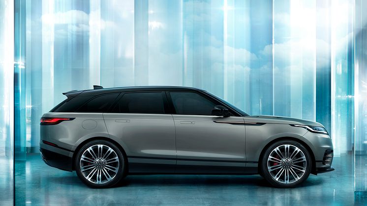 RR_Velar_24MY_Exterior_12_Side_010223