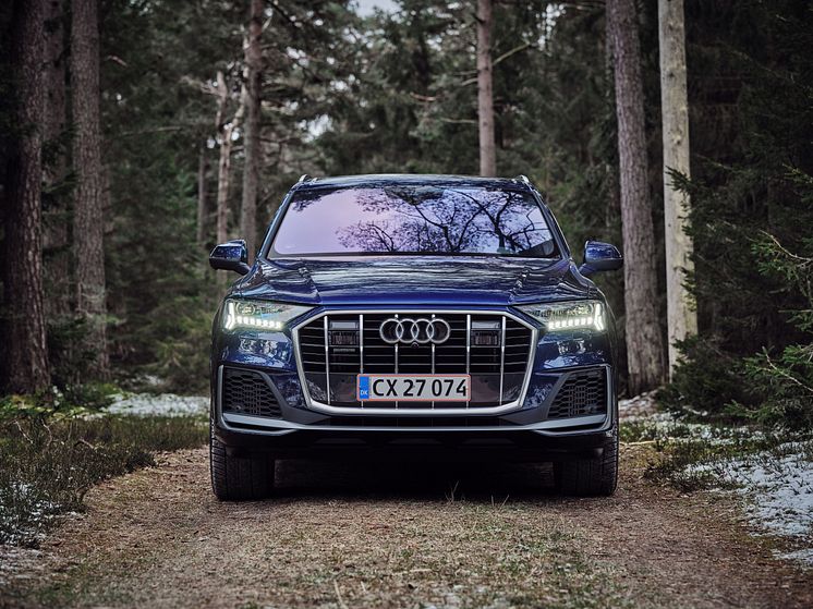 Audi Q7 TFSI e (Navarreblå)