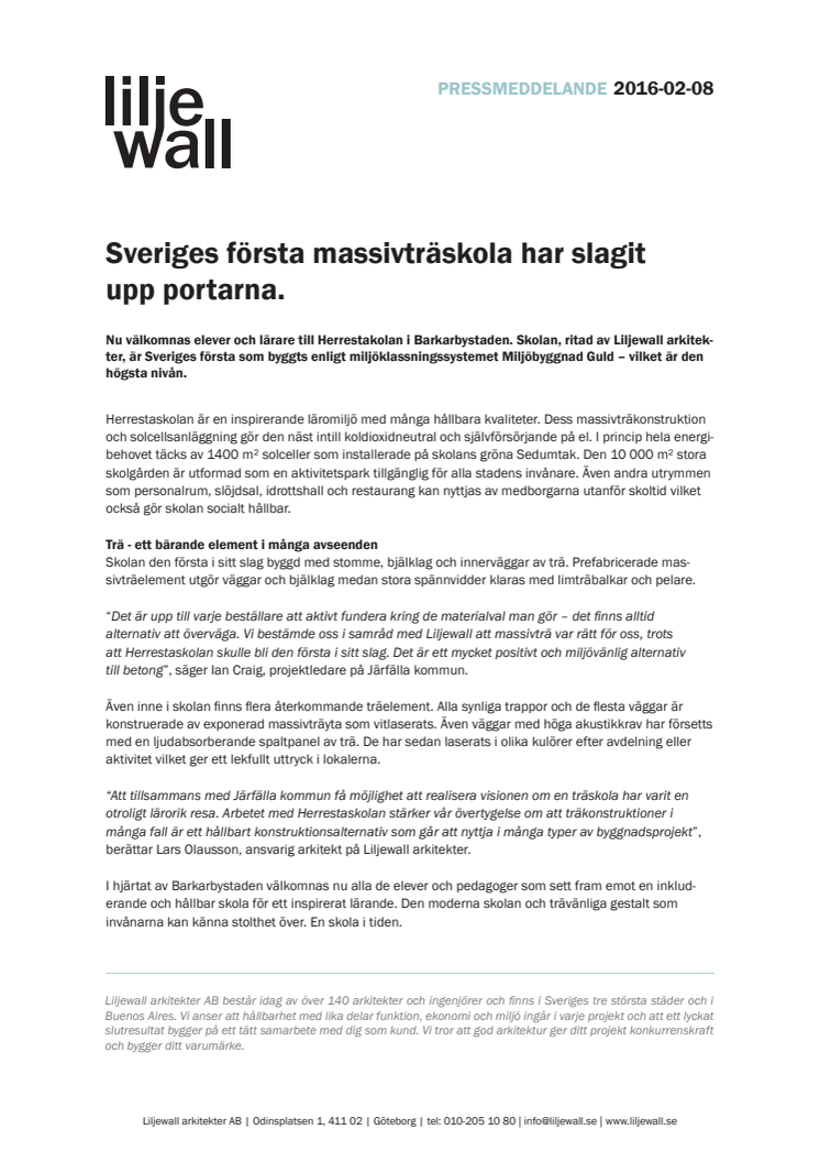 Sveriges första massivträskola har slagit upp portarna.