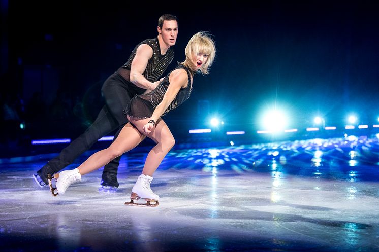 Aljona Savchenko und Bruno Massot bei HOLIDAY ON ICE