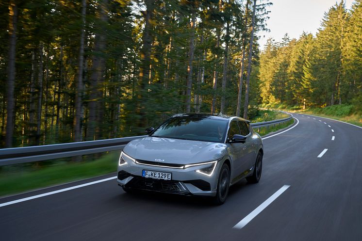 kia-all-new-ev6-gtline-my25-wolf-grey-outdoor-dynamic-print-3600x2400-003.jpg