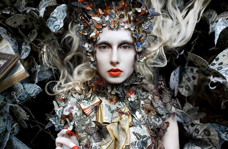 Kirsty Mitchell, The Ghost Swift, Wonderland på Falsterbo Photo Art Museum.jpg