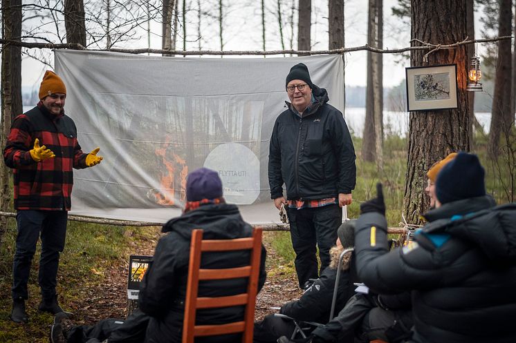 Utomhuskonferens, Möten på dalavis