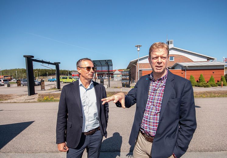 Krister Persson, näringslivschef Örkelljunga kommun, i samtal med Ole Bang Pedersen, VD på Öresundsporten AB.