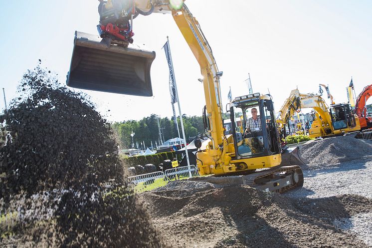 Lasse från 3BAS AB provkörde Komatsu PC118