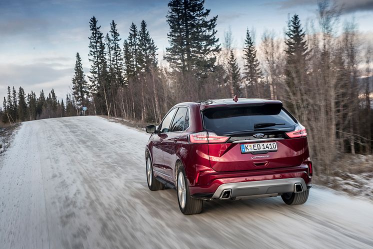 2018_FORD_EDGE_VIGNALE_RUBY_RED__004