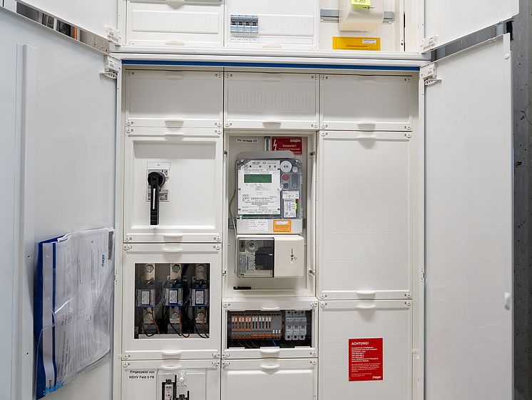 Einspeisung der PV Anlage über eine Hager Wandleranlage 100A / SWM