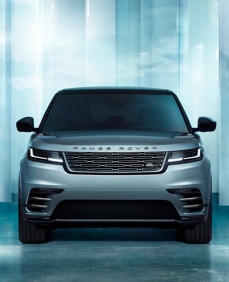 RR_Velar_24MY_Exterior_03_Front_010223