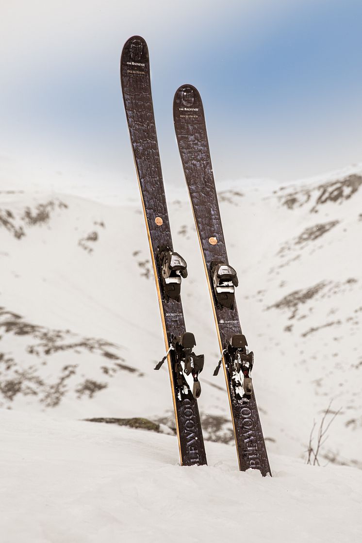 The Balvenie DoubleWood Skis - Skidor i snödriva.jpg
