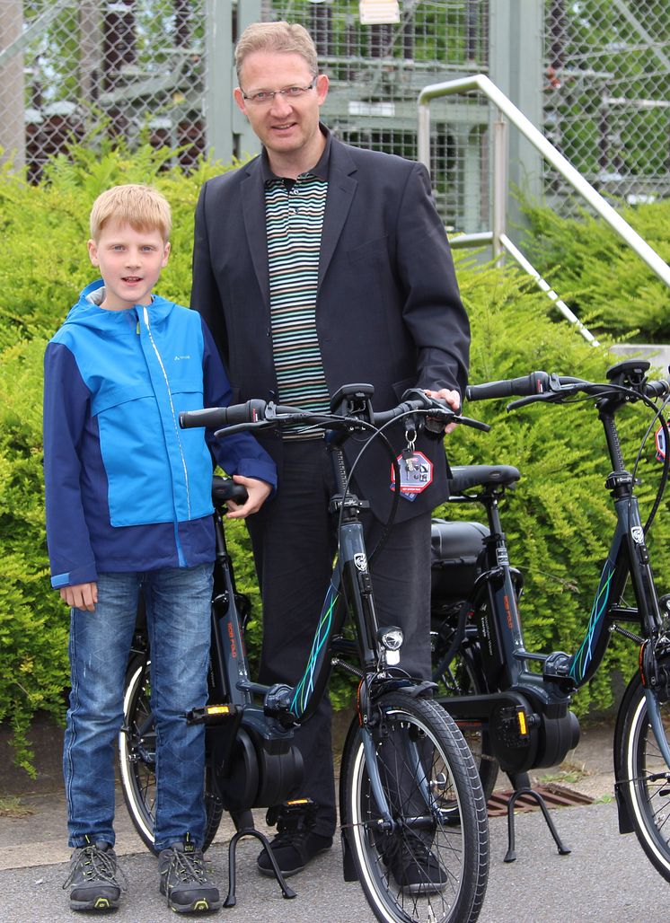 Freuen sich auf die erste gemeinsame Tour, Vater und Sohn Kröger: Nils Alfred (l.) für die Freibad Interessengemeinschaft Lenzinghausen und Sieghart  für den F.C. Torpedo Lenzinghausen 94 e.V.