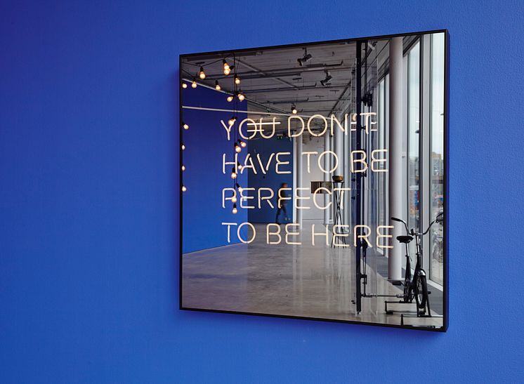 Jeppe Hein, YOU DON'T HAVE TO BE PERFECT TO BE HERE (DU BEHÖVER INTE VARA PERFEKT FÖR ATT VARA HÄR), 2012