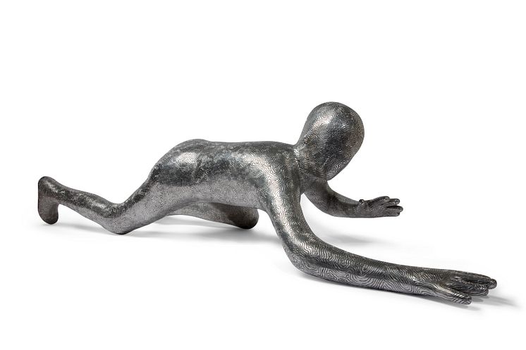 Maria Miesenberger Hide & Seek (Crawling), 2004 Signerad och daterad, numrerad 4/5 Aluminium Längd 195 cm