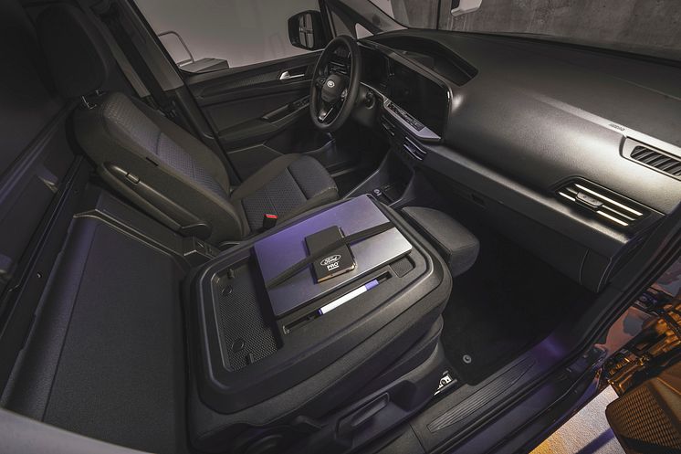 TRANSIT_CONNECT_SEAT_BACK_WORK_SURFACE_02.jpg