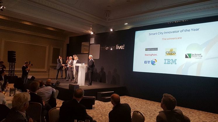 BearingPoint and its partners receiving the Smart City Innovator of the Year Award at TM Forum Live! 2017