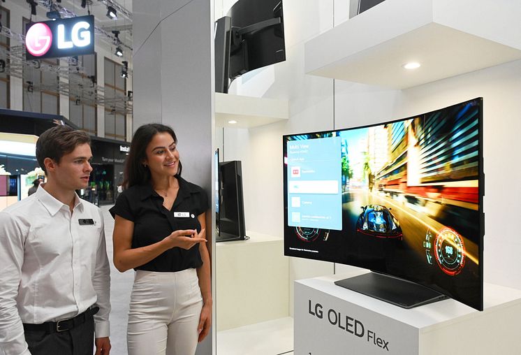 LG-booth_OLED-Flex-scaled