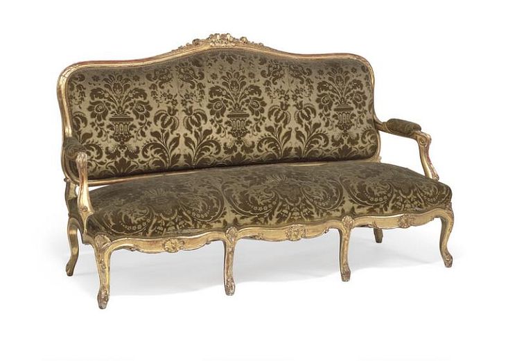 Kongelig sofa fra Bernstoff Slot.jpg