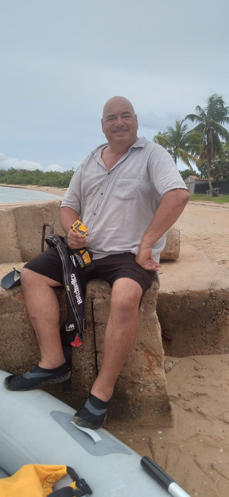 Hi-res image - Ocean Signal - Solo yachtsman Nigel Fox with the Ocean Signal rescueME PLB1 that saved his life