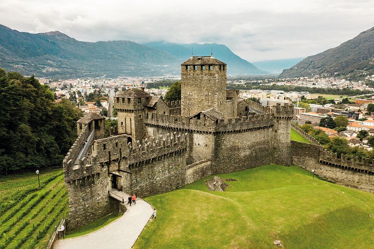 Bellinzona_Castelle di Montebello © Schweiz Tourismus : Nicola Fuerer