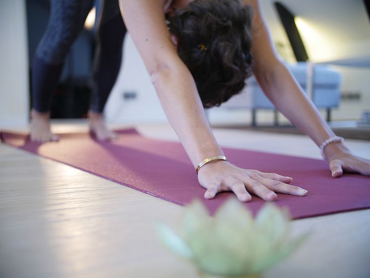 Yoga och träna på studentrummet, eller där det passar