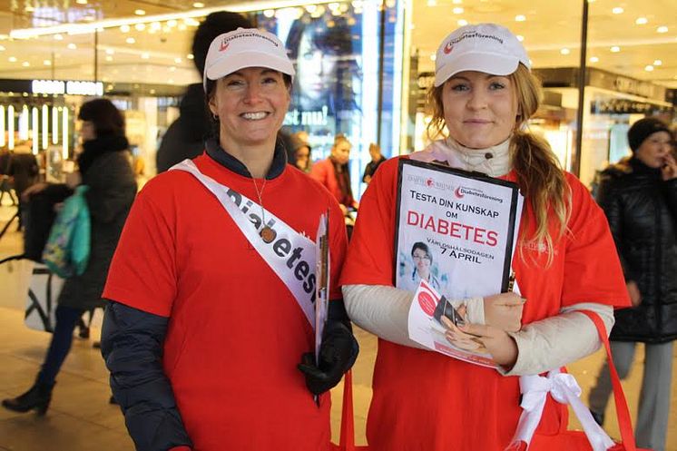 Våra volontärer testar kunskap om diabetes och informerar om sjukdomen