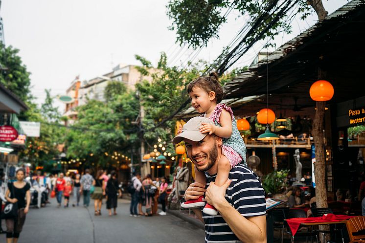 DEST_THAILAND_BANGKOK_KHAO_SAN_ROAD_PEOPLE_FAMILY_MAN_GIRL_KID_GettyImages-1056342320_Universal_Within usage period_86180