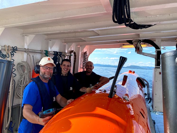 The Kongsberg Maritime team with the HUGIN AUV