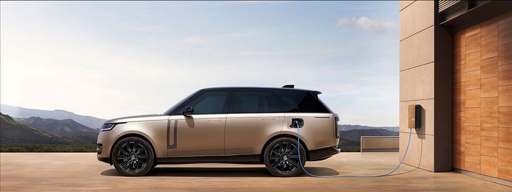 RR_23MY_01_Exterior_PHEV_270122_018_lr.jpg