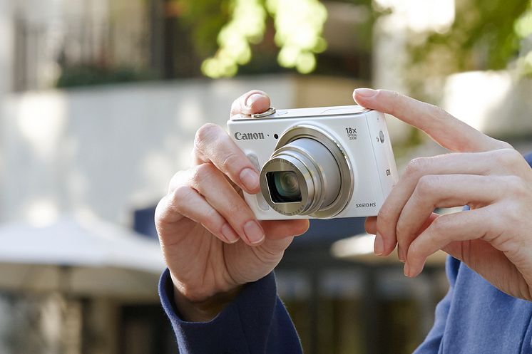 PowerShot SX610 HS  Lifestyle Crop White