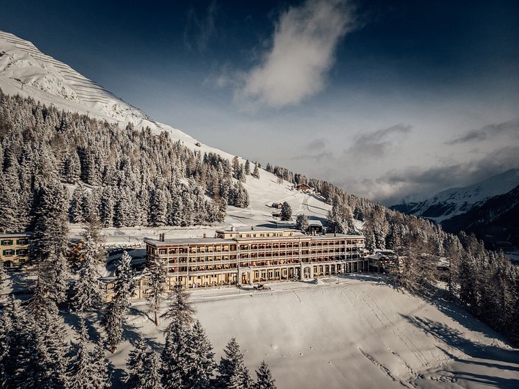 ST_Schatzalp-Snow-+-Mountain-Resort-exterior-view-winter_(c)Schatzalp Snow & Mountain Resort.jpg