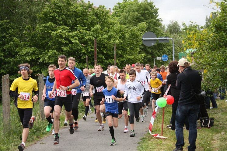 traditioneller Blütenlauf bei den Blütenfestwochen