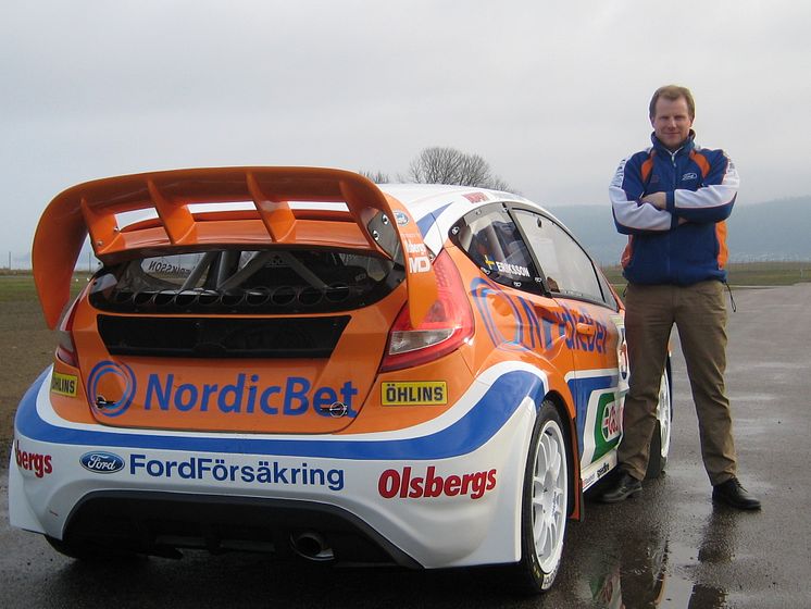 Andreas Eriksson vid sin nya Ford Fiesta Rallycross division 1 bil