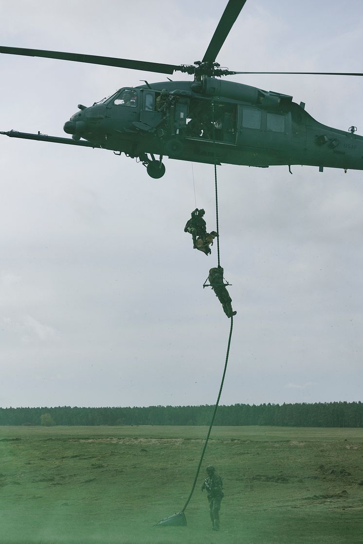 Aurora 23: Nedfirning från helikopter på Rinkaby skjutfält. 