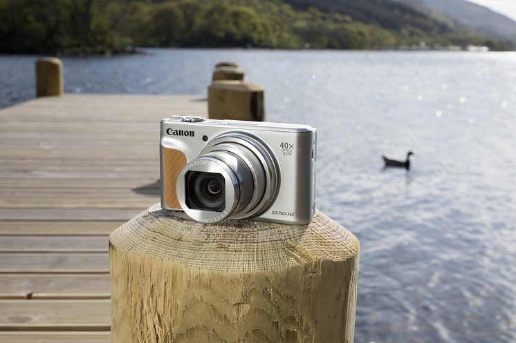 PowerShot_SX740_HS Ambient Silver FSL Pier