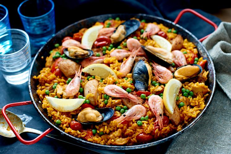 Paella med musslor och räkor - recept från Zeta