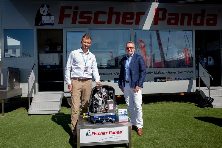 Hi-res image - Fischer Panda UK - Fischer Panda UK’s Marketing Director, Chris Fower, and Fairline’s Design and Engineering Director, Wayne Huntley, at Southampton Boat Show