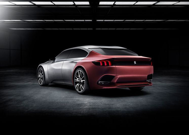 Peugeot Exalt konceptbil bak_sharkskin