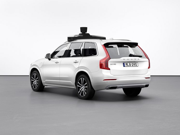 Volvo_Cars_and_Uber_present_production_vehicle_ready_for_self-driving 5