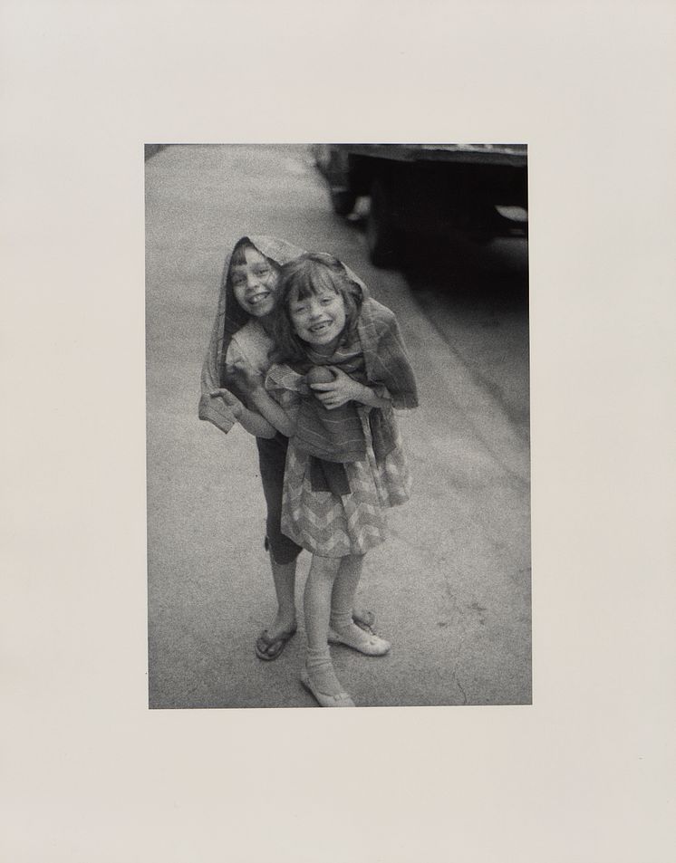 Diane Arbus, Kids in a coat, N.Y.C., 1960.
