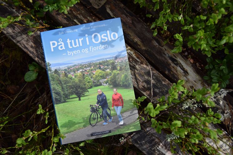 OSLOFERIE: "På tur i Oslo" inneholder 52 forslag til fot- og sykkelturer i Oslo og langs byens nærmeste kystlinje. Eget kart med inntegnet rute for hver tur. 