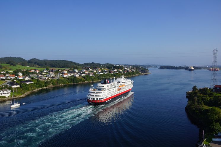 OS-Karmsund_Norway_HGR_147734_Photo_Morten_Vika_Hurtigruten