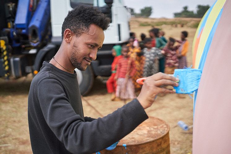 Ashenafi, äthiopischer Künstler, mit Viva con Agua unterwegs