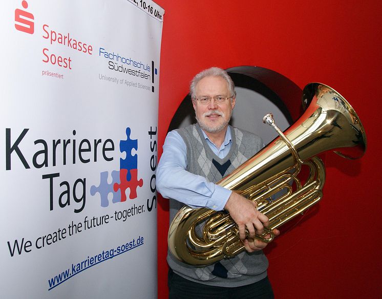 Prof. Dr.-Ing. Reinhard Spörer mit Tuba