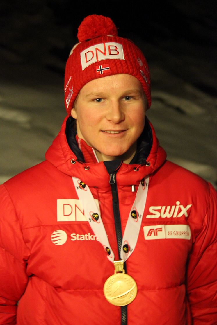 Harald Øygard med gullmedalje etter normalprogram ungdom menn, junior-VM 2016