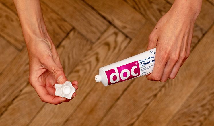 doc Ibuprofen Schmerzgel Tube in Anwendung