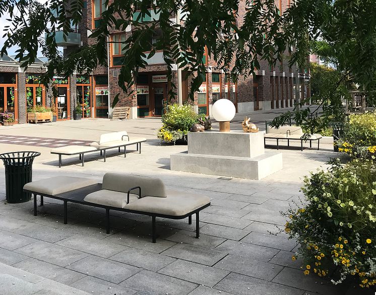 Plymå soffor, design Mattias Stenberg. Holma torg, Malmö