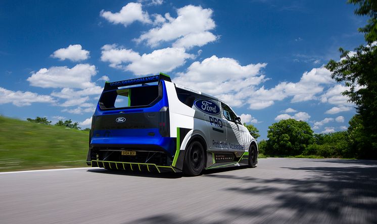 Ford Pro Electric SuperVan 2022 (6)