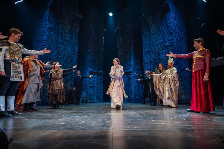 Musical Die Päpstin Schlussapplaus zur Premiere (c)HamelnMarketing_Twojport.jpg