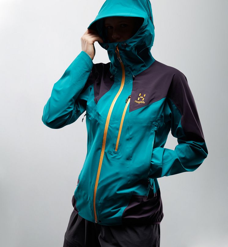 LIM TOURING PROOF JACKET WOMEN_alpine_green-acai_berry_model