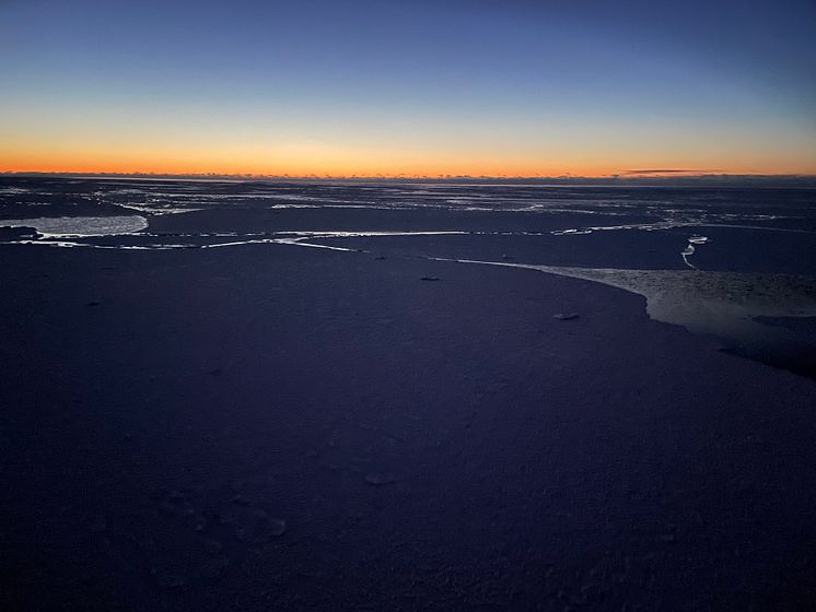 Is ved polarfronten HØY